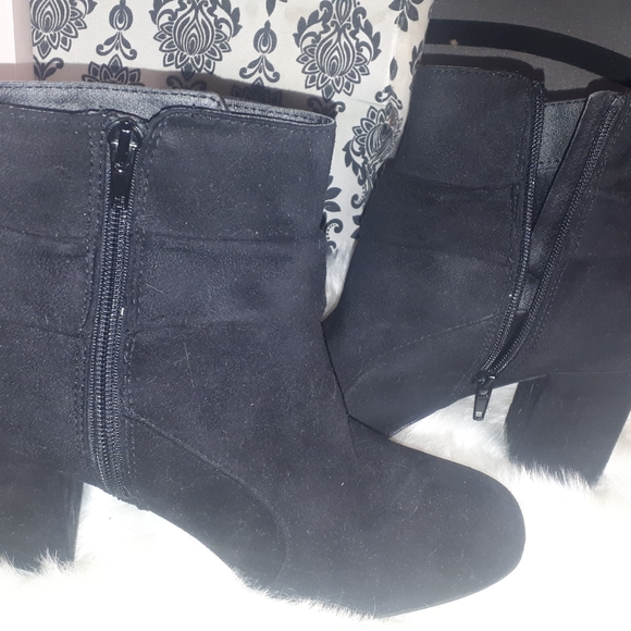 Black booties with a bow - Picture 4 of 5